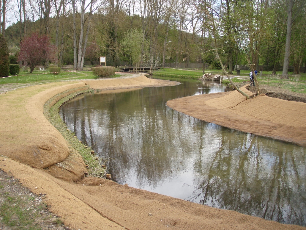 Travaux sur la Juine au parc communal de Saclas